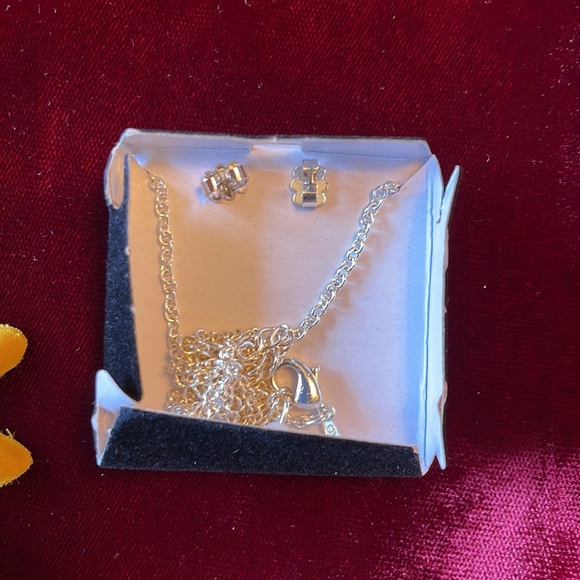 🌺 AVON; NEW - 3 Piece; Silver Shell Necklace, Bracelet + Pierced Earring Set! - Picture 9 of 10